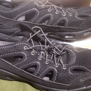 Speedo water shoes